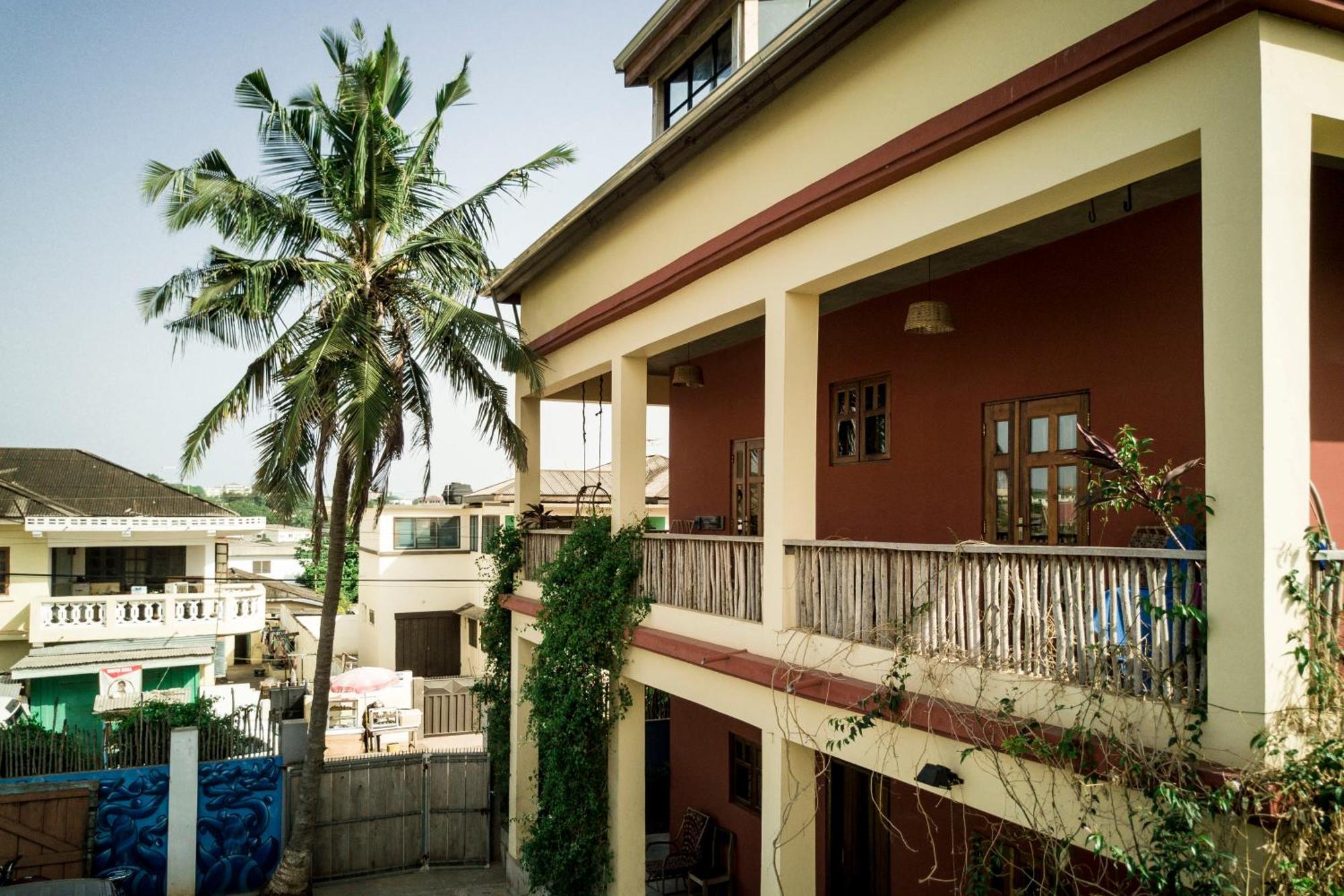 Somewhere Nice Hostel Accra Exterior photo