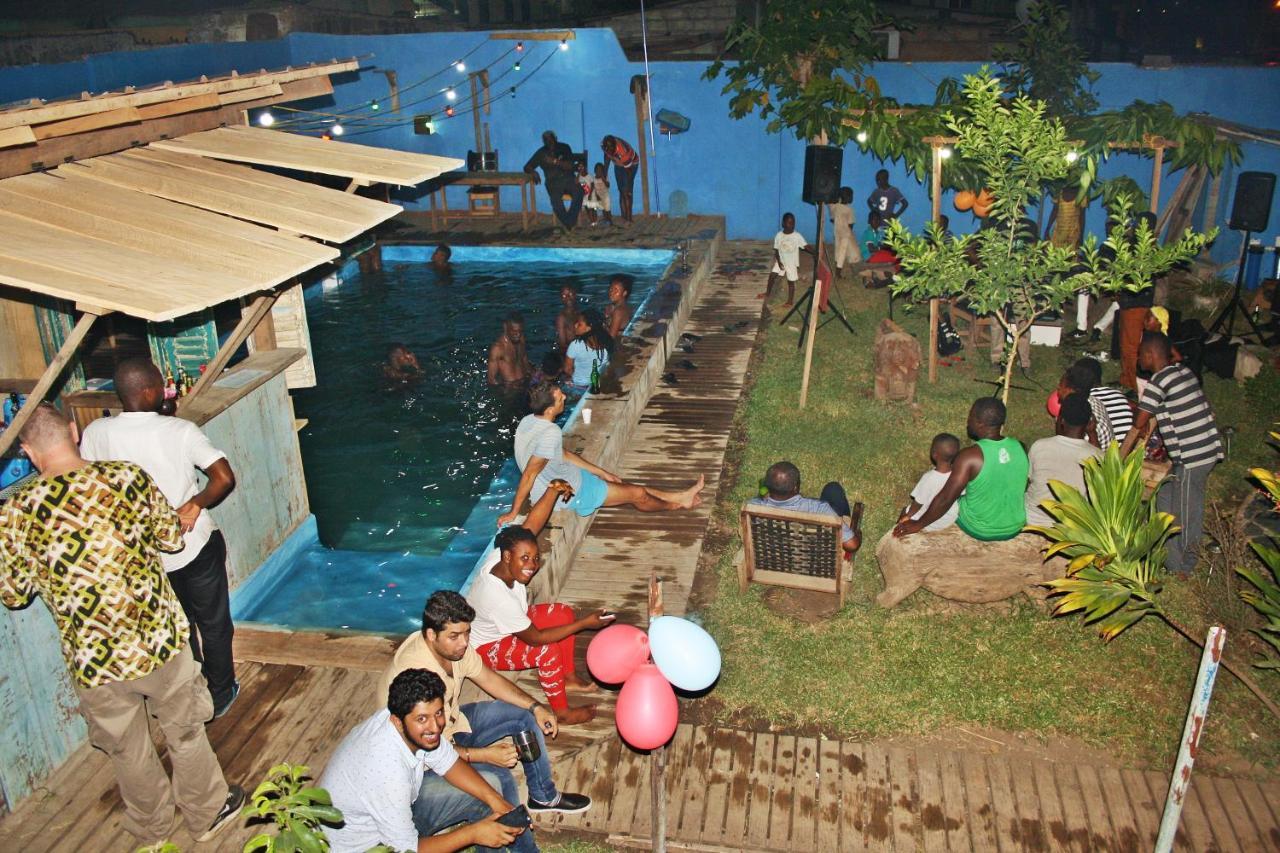 Somewhere Nice Hostel Accra Exterior photo